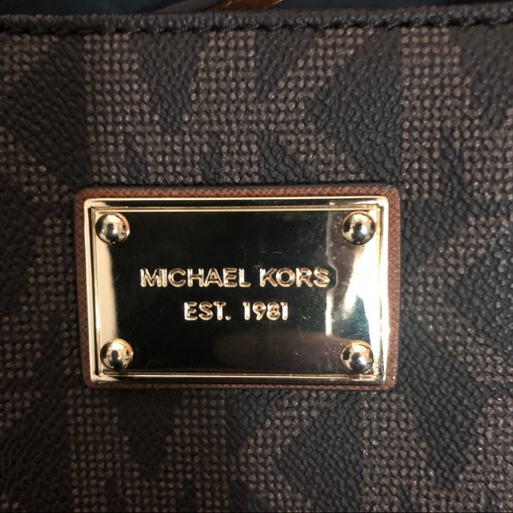 Michael Kors logo crossbody purse - Picture 2 of 8